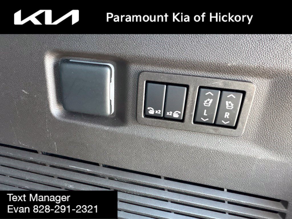 Used 2022 Chevrolet Tahoe Z71 w/ Luxury Package AWD/4WD image 13