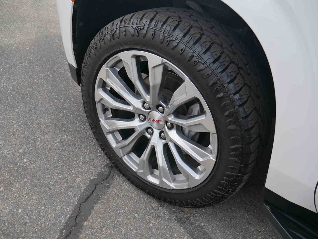 Used 2024 GMC Yukon XL Denali AWD/4WD image 12
