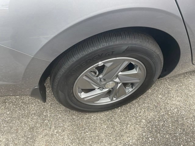 Certified 2025 Hyundai Elantra SE FWD image 8