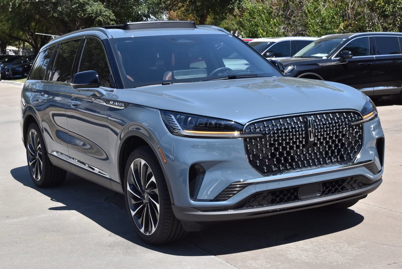 New 2026 Lincoln Aviator Reserve AWD/4WD image 3