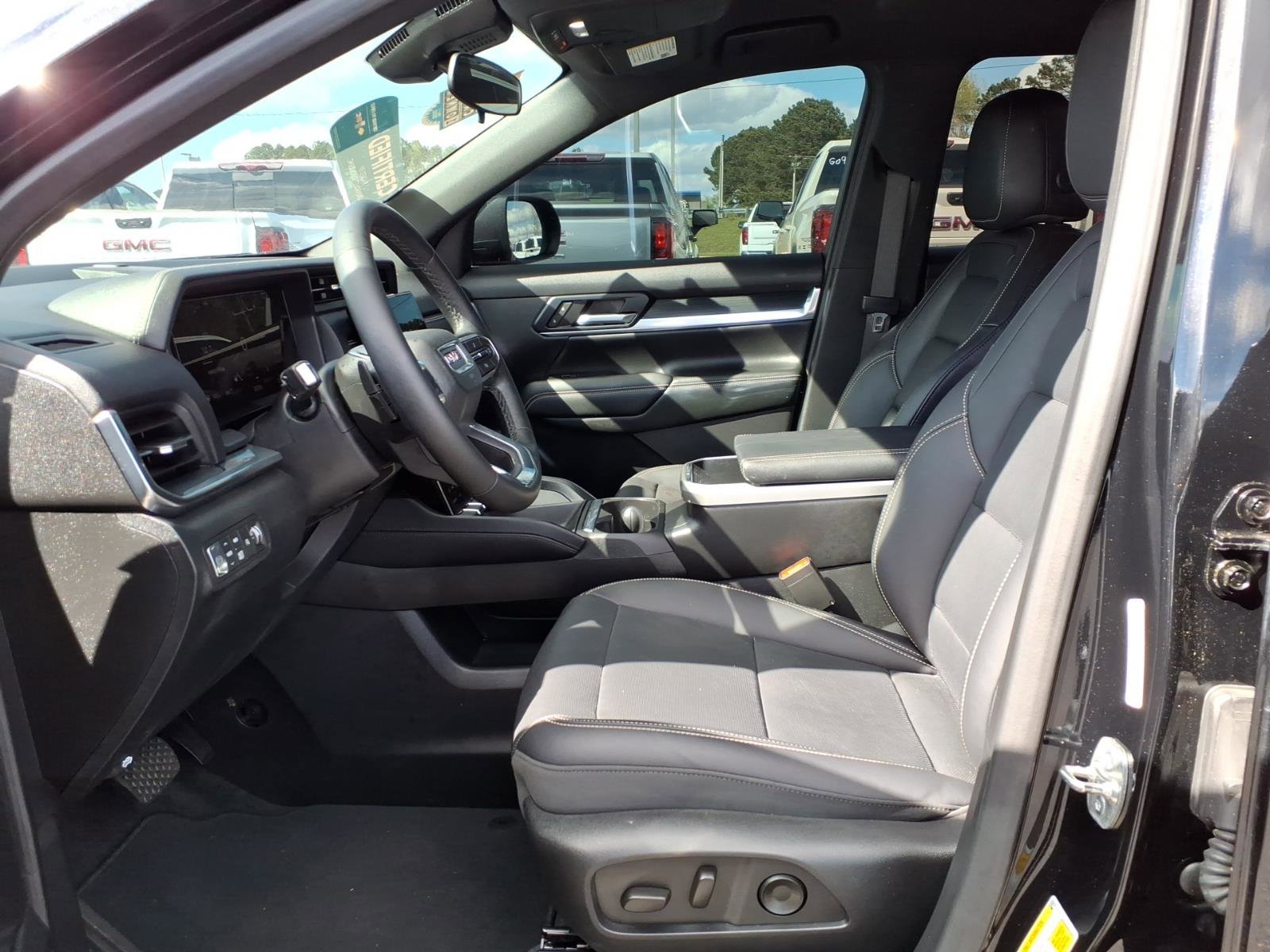 Certified 2025 GMC Terrain Elevation w/ Elevation Premium Package image 18