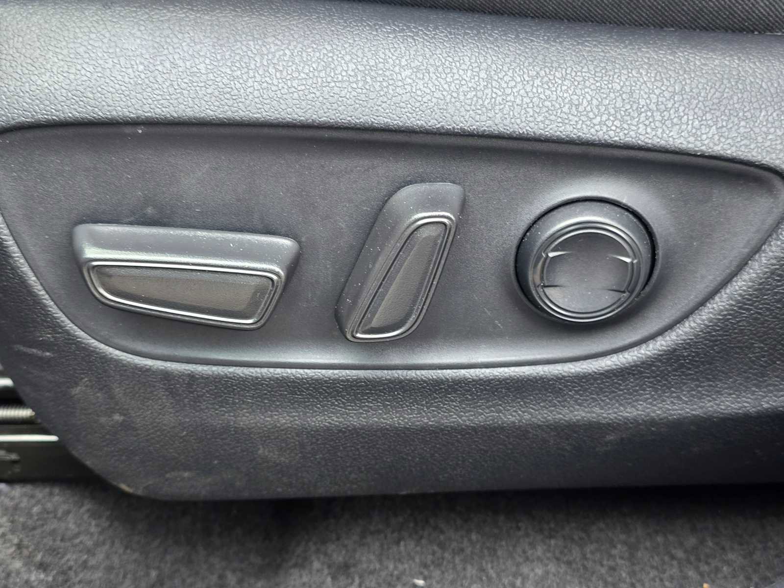 Used 2021 Toyota RAV4 XLE w/ Convenience Package image 25