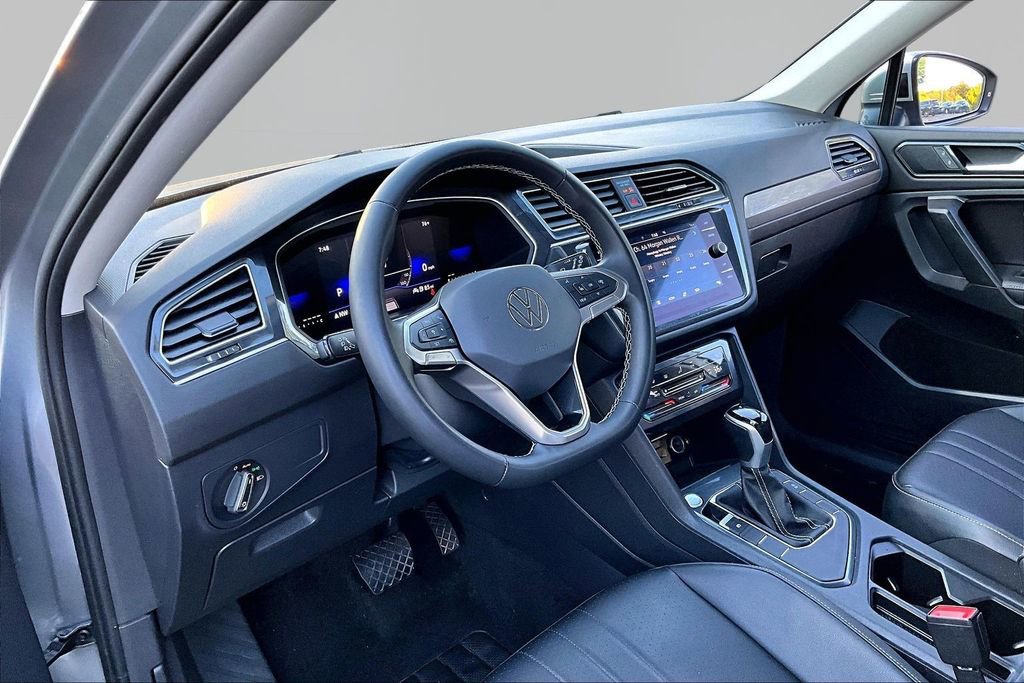 Used 2024 Volkswagen Tiguan SE FWD image 12