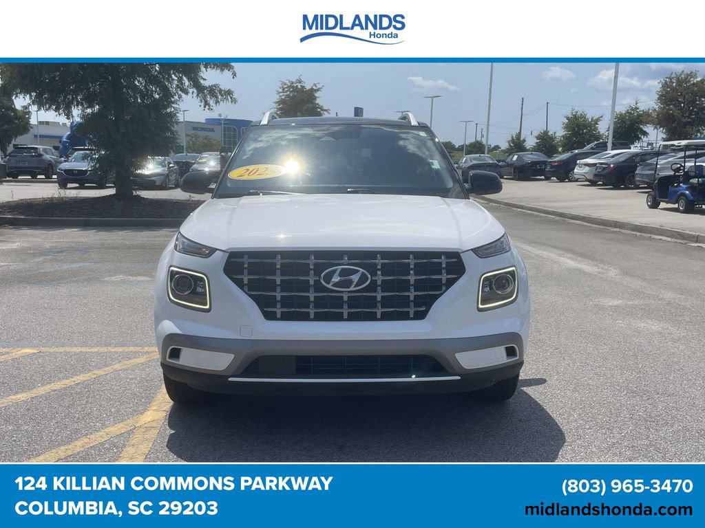 Used 2023 Hyundai Venue Limited FWD image 2