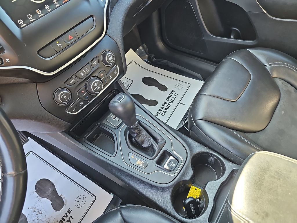 Used 2019 Jeep Cherokee Latitude Plus w/ Comfort/Convenience Group image 29