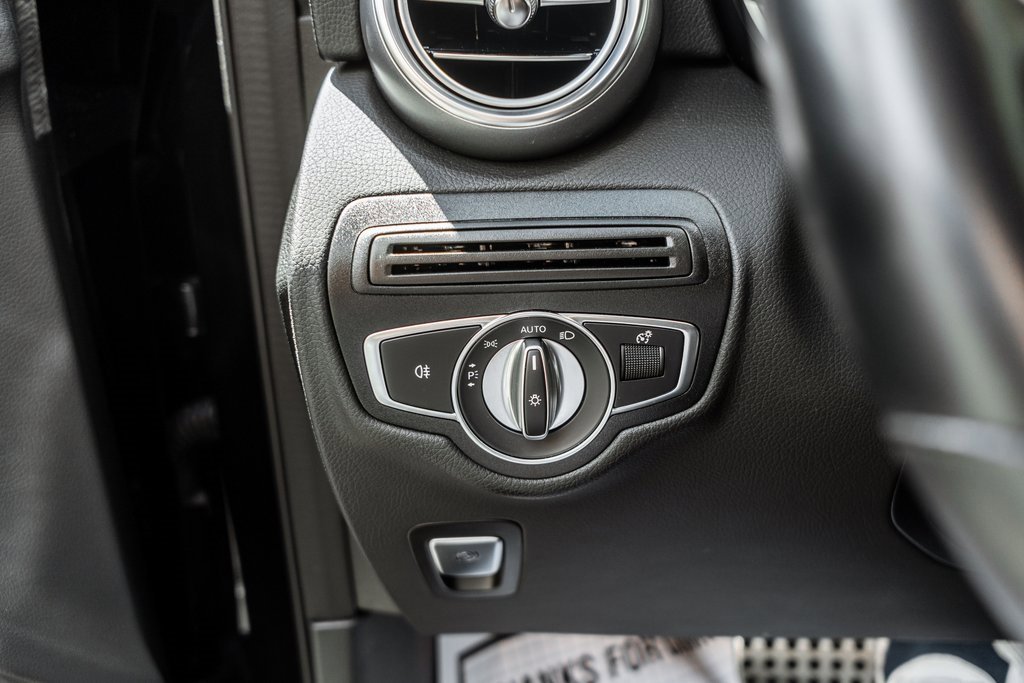 Used 2022 Mercedes-Benz GLC 300 4MATIC image 15