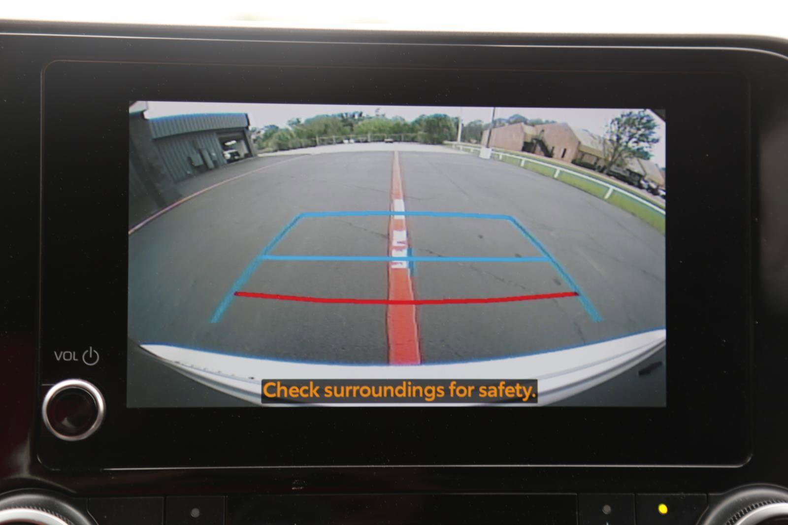 Used 2024 Toyota Highlander LE FWD image 13