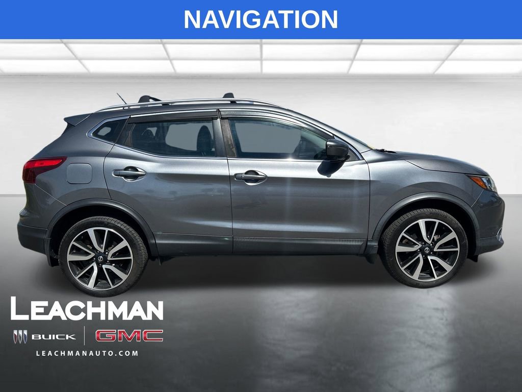 Used 2017 Nissan Rogue Sport SL image 2