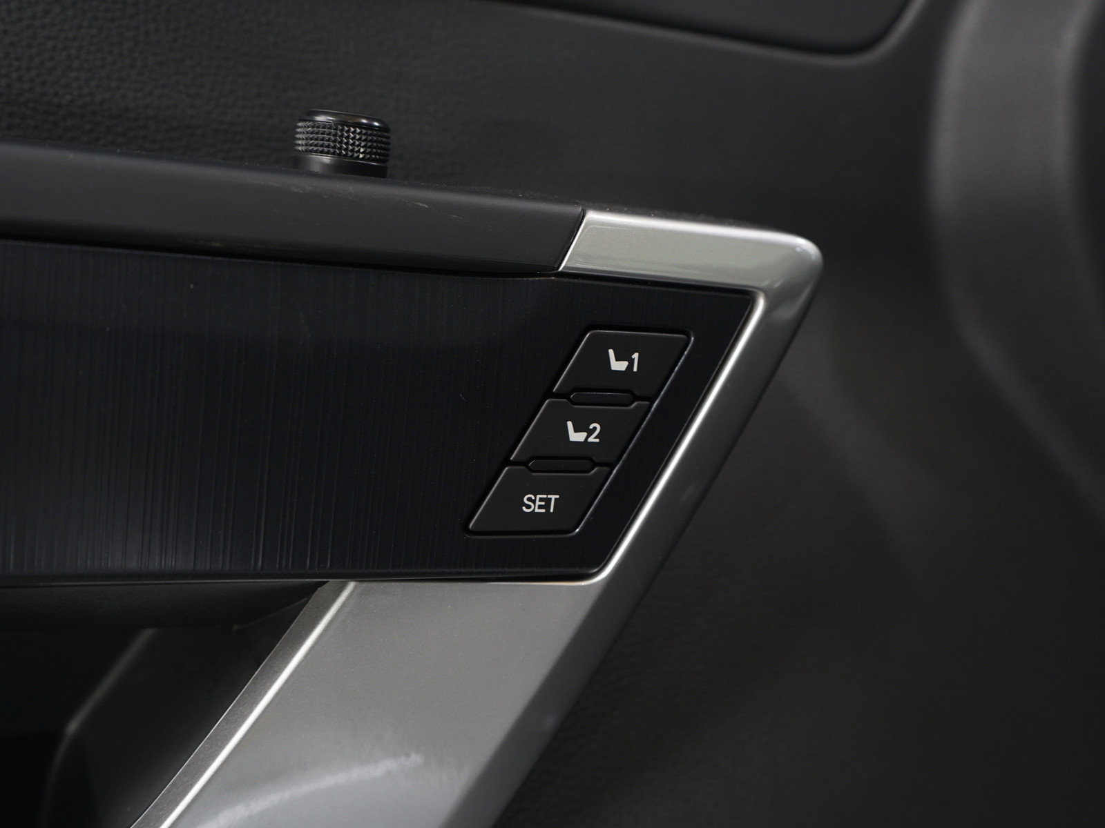 Used 2025 Toyota Sequoia Platinum image 27