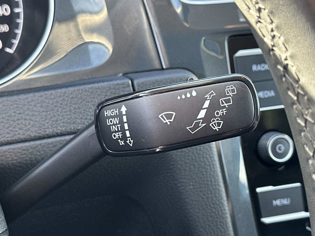 Used 2021 Volkswagen Golf 4-Door image 18