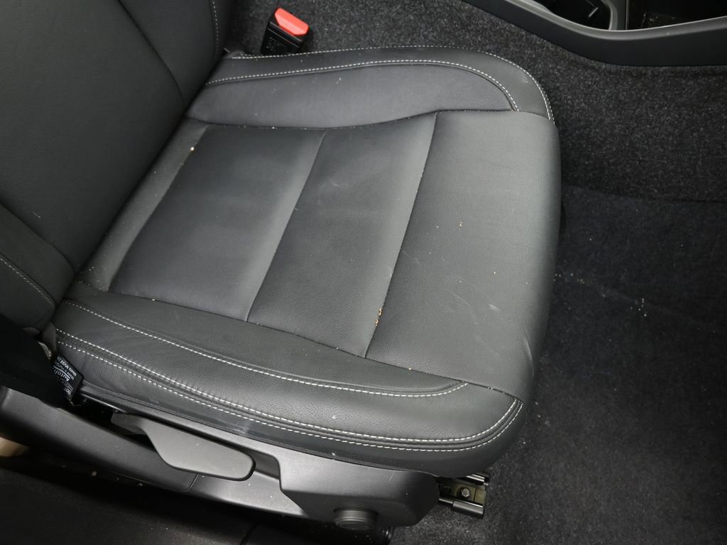 Certified 2025 Volvo XC40 B5 Core image 12