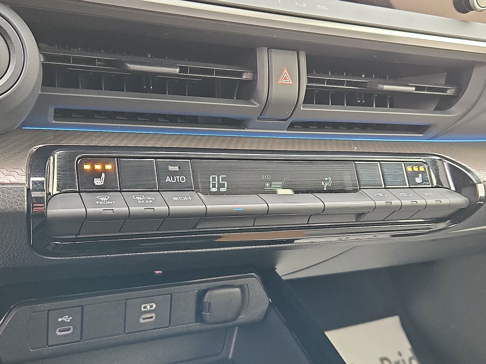 Used 2024 Toyota Prius XLE image 17