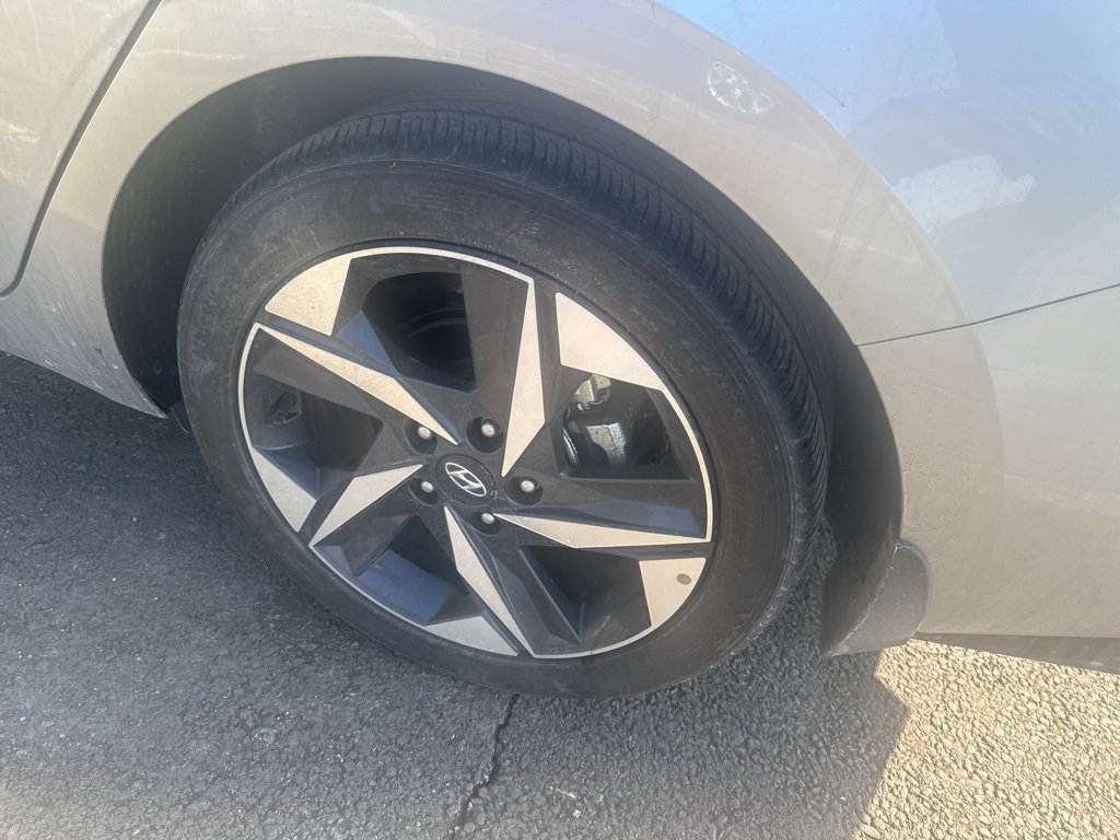 Used 2023 Hyundai Elantra SEL w/ Convenience Package image 4