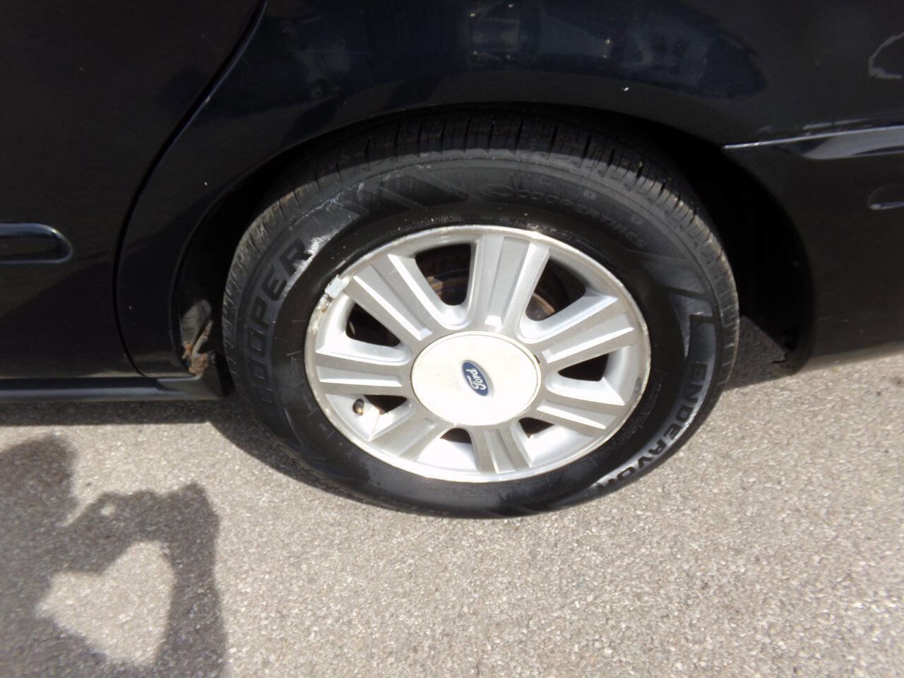 Used 2004 Ford Taurus SEL image 29