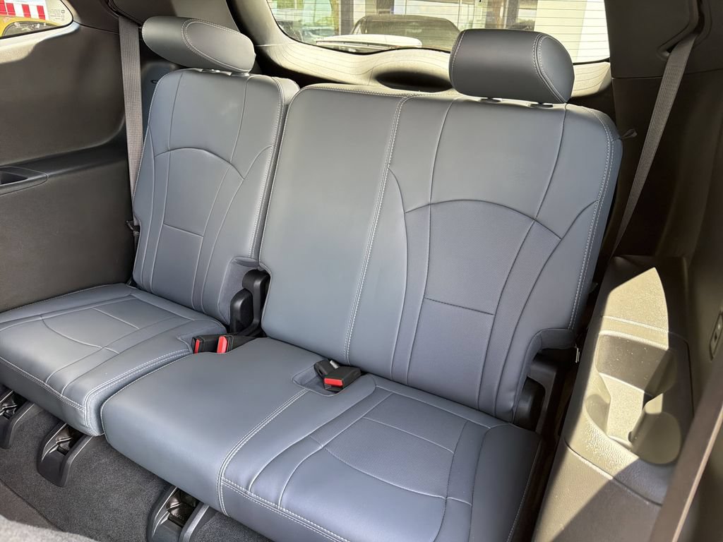 Used 2024 Buick Enclave Essence w/ Experience Buick Package AWD/4WD image 19