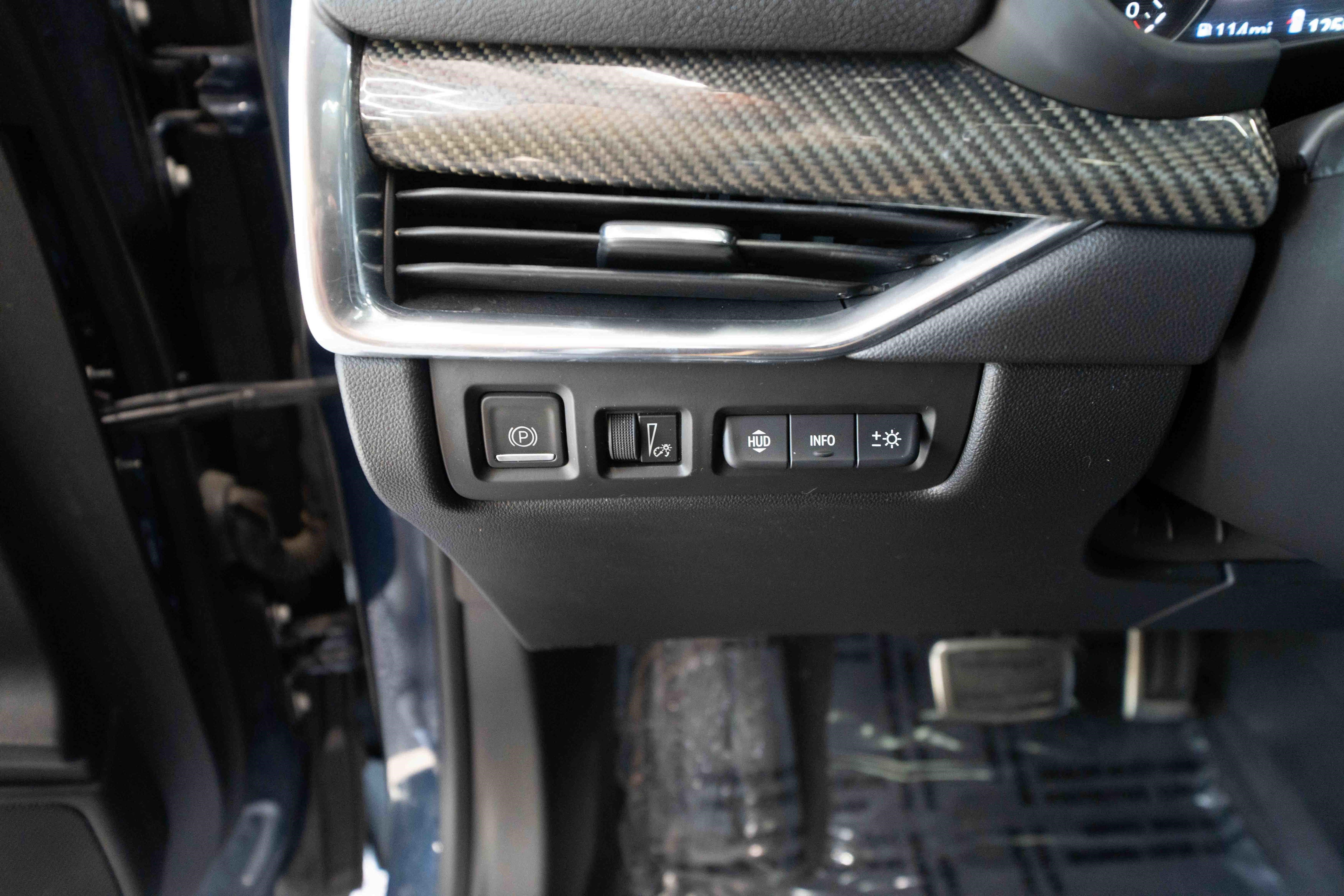 Used 2019 Cadillac XT4 Sport AWD/4WD image 11