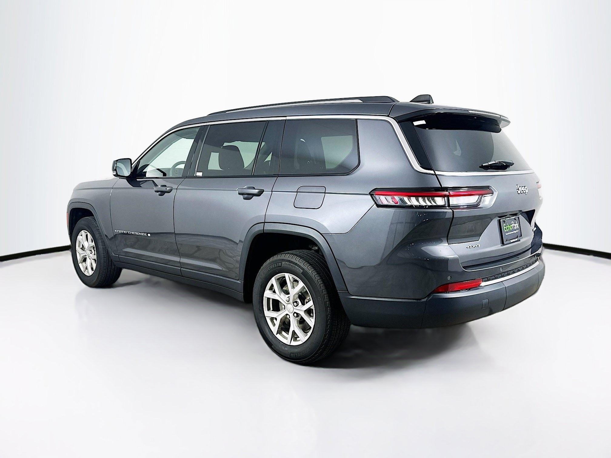 Used 2023 Jeep Grand Cherokee L Limited AWD/4WD image 5
