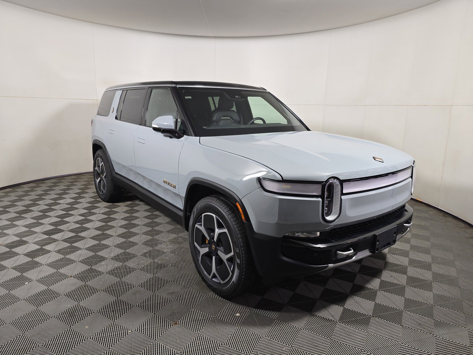 Used 2024 Rivian R1S Adventure AWD/4WD image 7