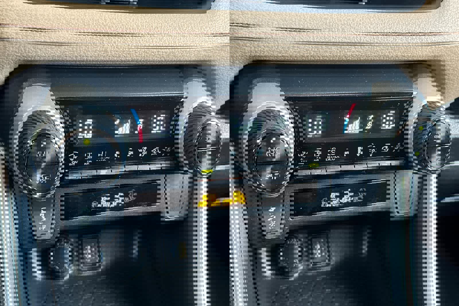 Used 2025 Toyota RAV4 LE AWD/4WD image 22