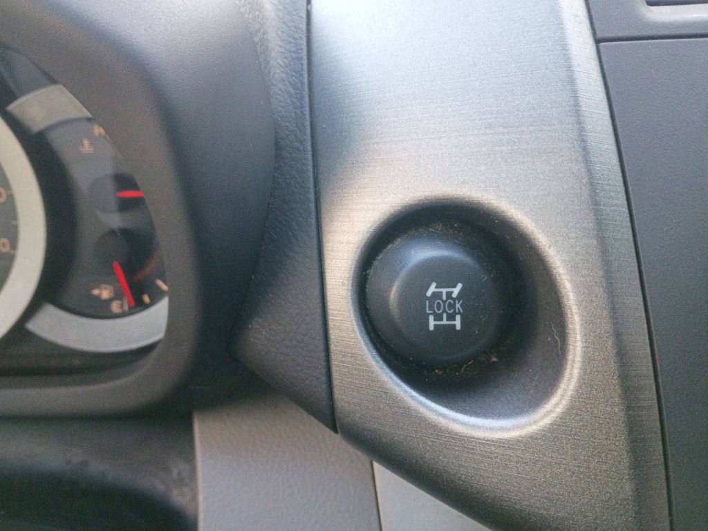 Used 2012 Toyota RAV4 4WD image 25