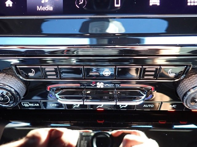 New 2025 Jeep Grand Cherokee Altitude image 19