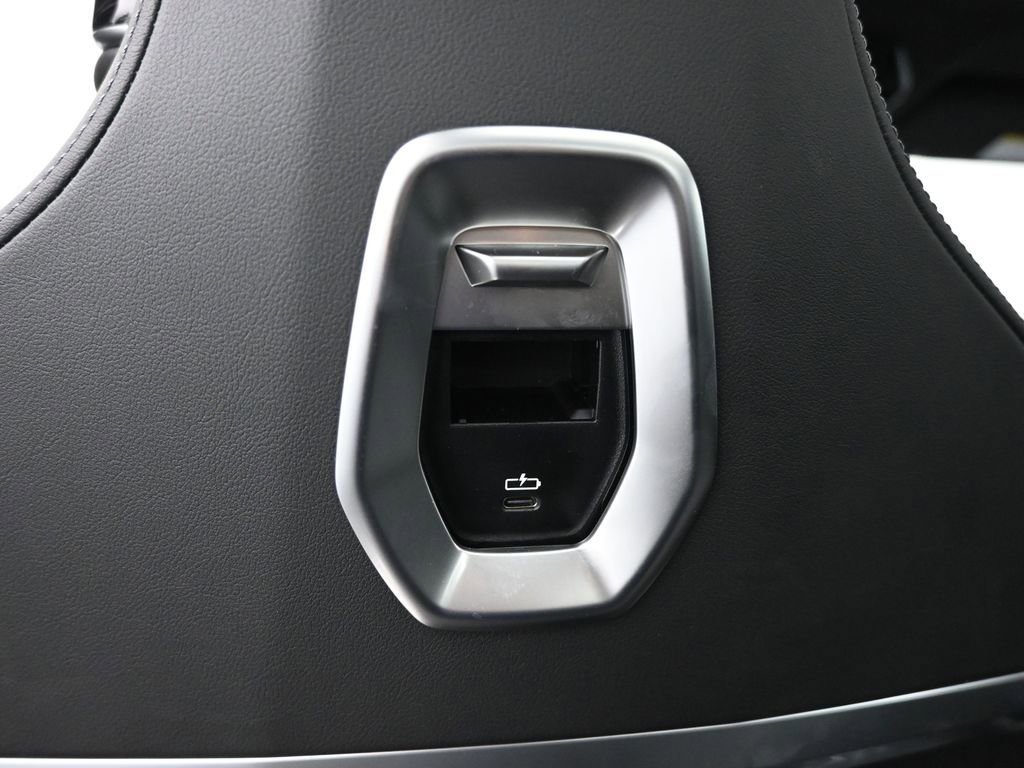 Used 2025 BMW 740i image 20