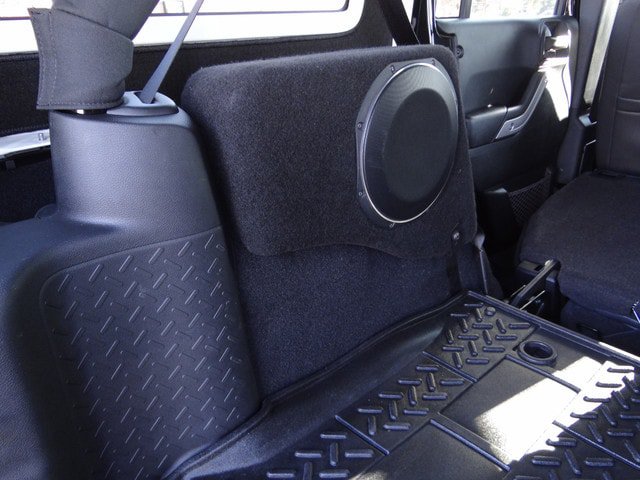 Used 2015 Jeep Wrangler Unlimited Rubicon w/ Connectivity Group AWD/4WD image 34