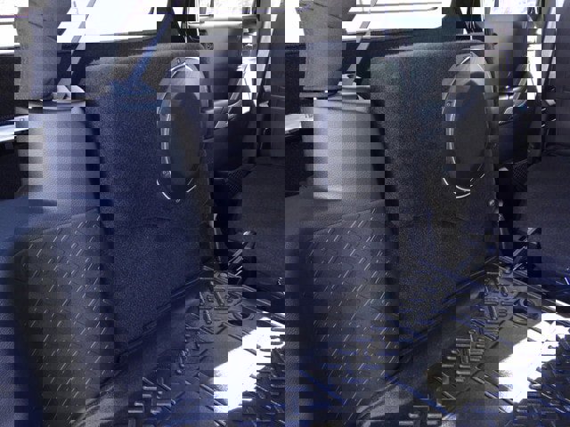 Used 2015 Jeep Wrangler Unlimited Rubicon w/ Connectivity Group image 34