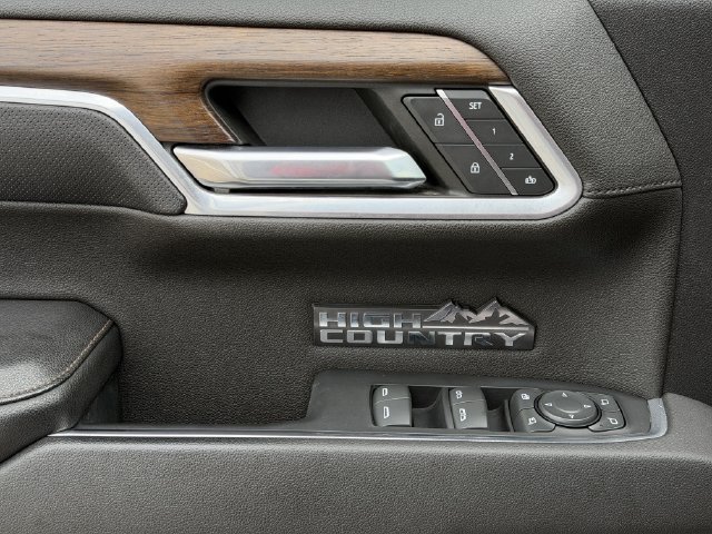 Used 2022 Chevrolet Silverado 1500 High Country w/ High Country Premium Package AWD/4WD image 24