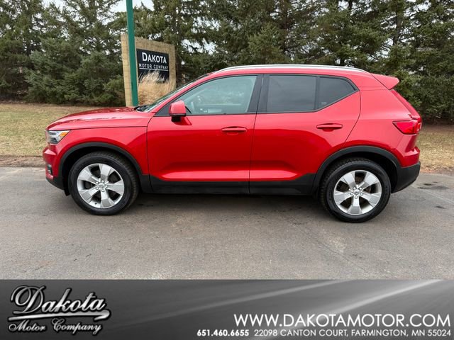 Used 2021 Volvo XC40 T5 Momentum