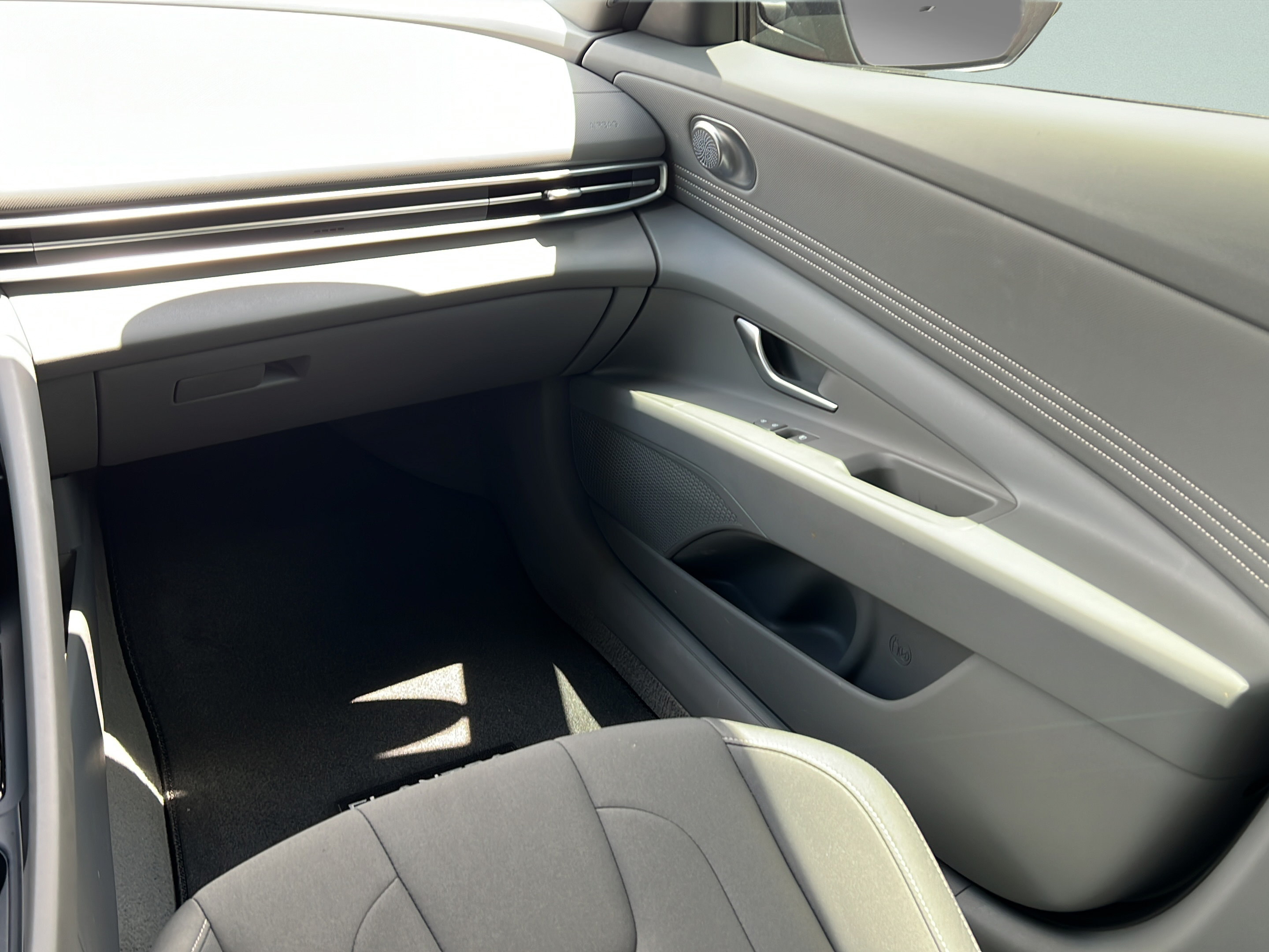 Certified 2025 Hyundai Elantra Sport FWD image 12