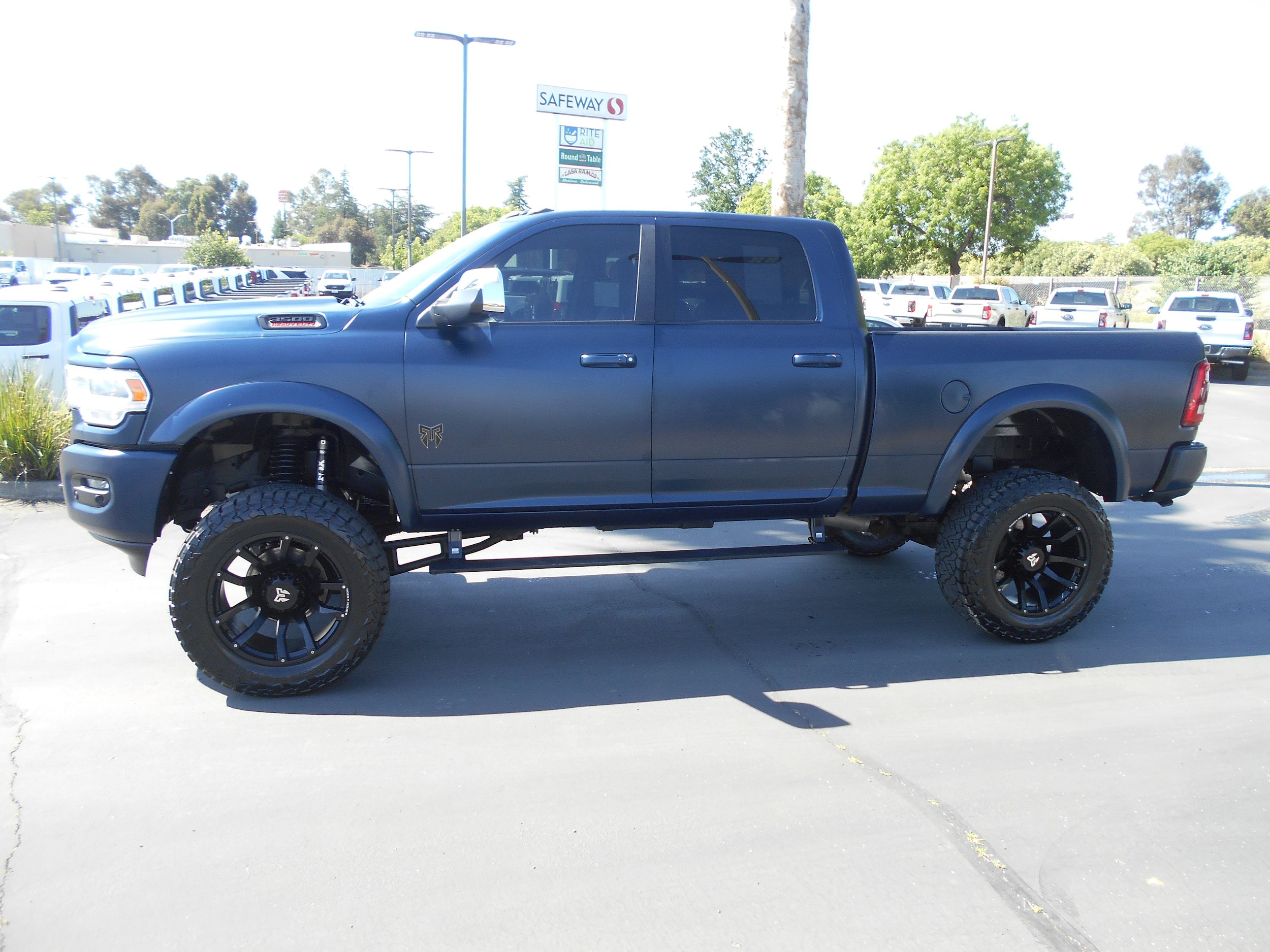 Used 2022 RAM 3500 Laramie AWD/4WD image 2