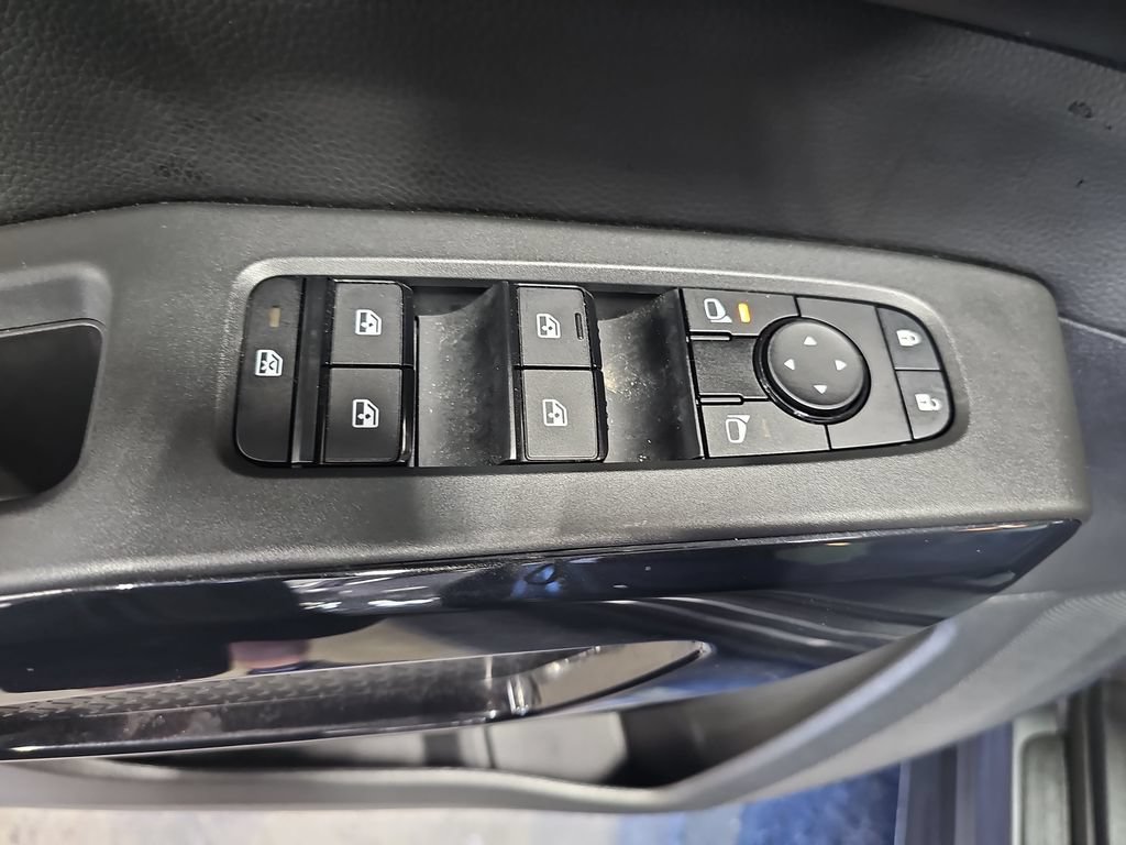 Used 2024 Nissan Pathfinder SV AWD/4WD image 28