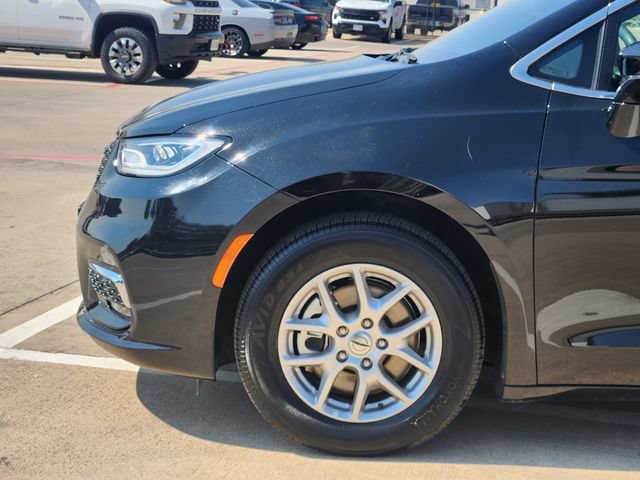 Used 2025 Chrysler Pacifica Select FWD image 15