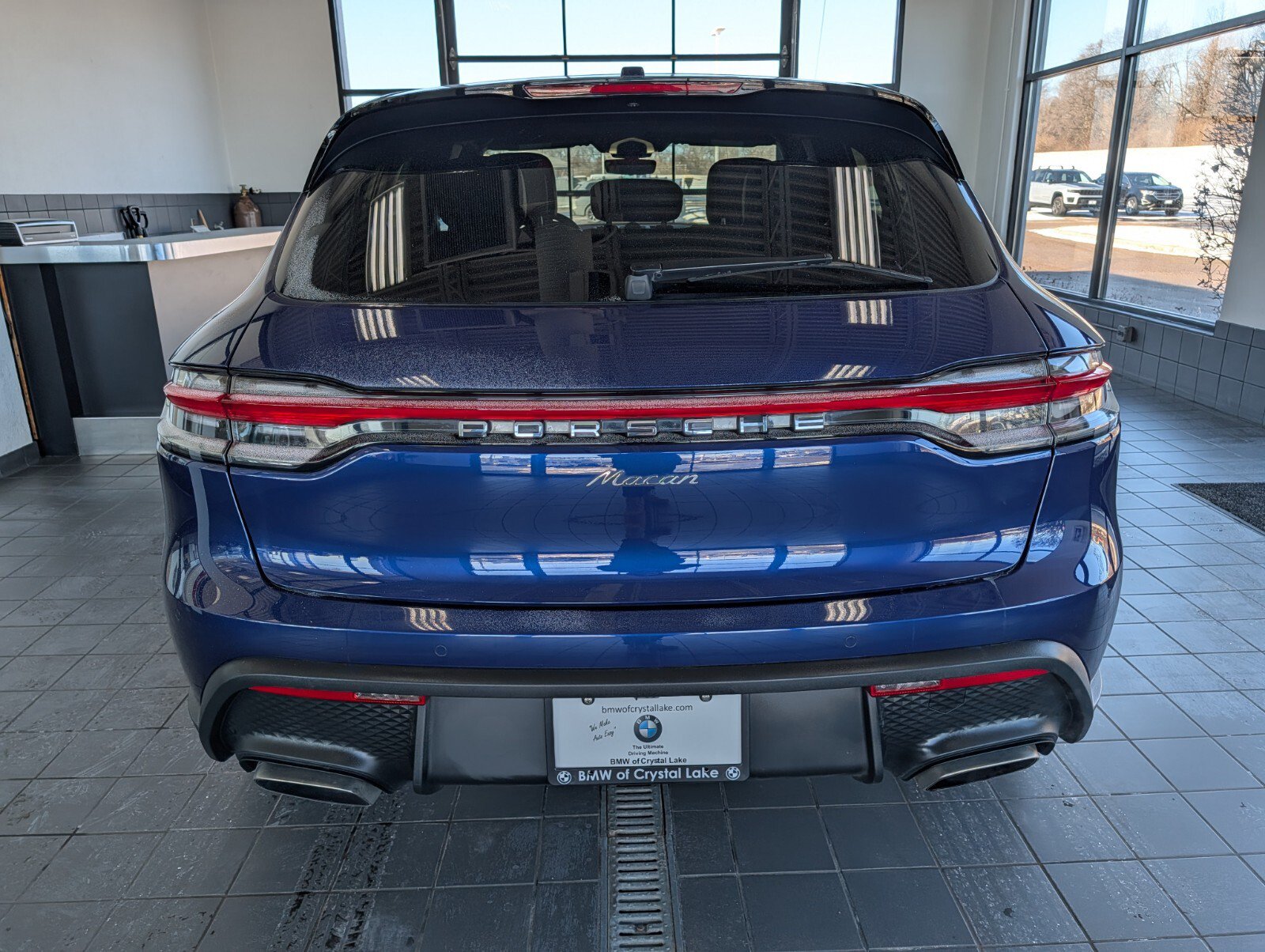 Used 2023 Porsche Macan Turbo AWD/4WD image 3