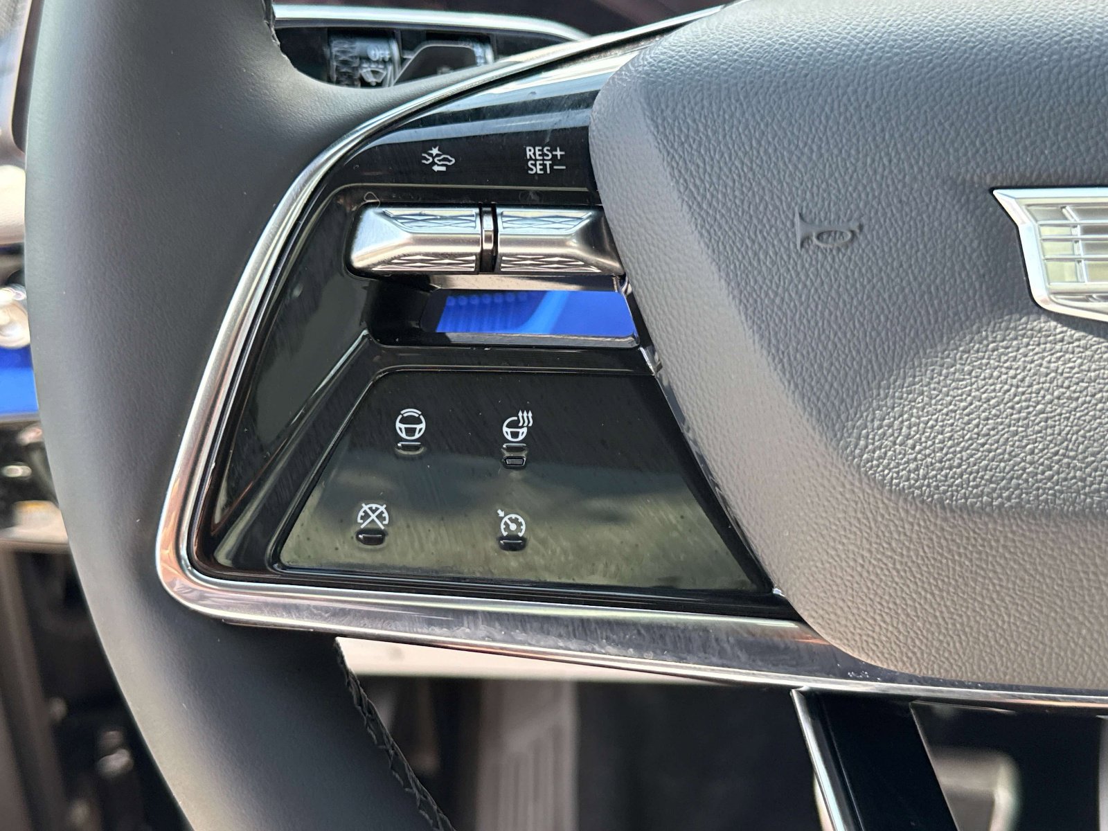 Used 2026 Cadillac Optiq Sport 1 w/ LPO, Floor Liner Package AWD/4WD image 16