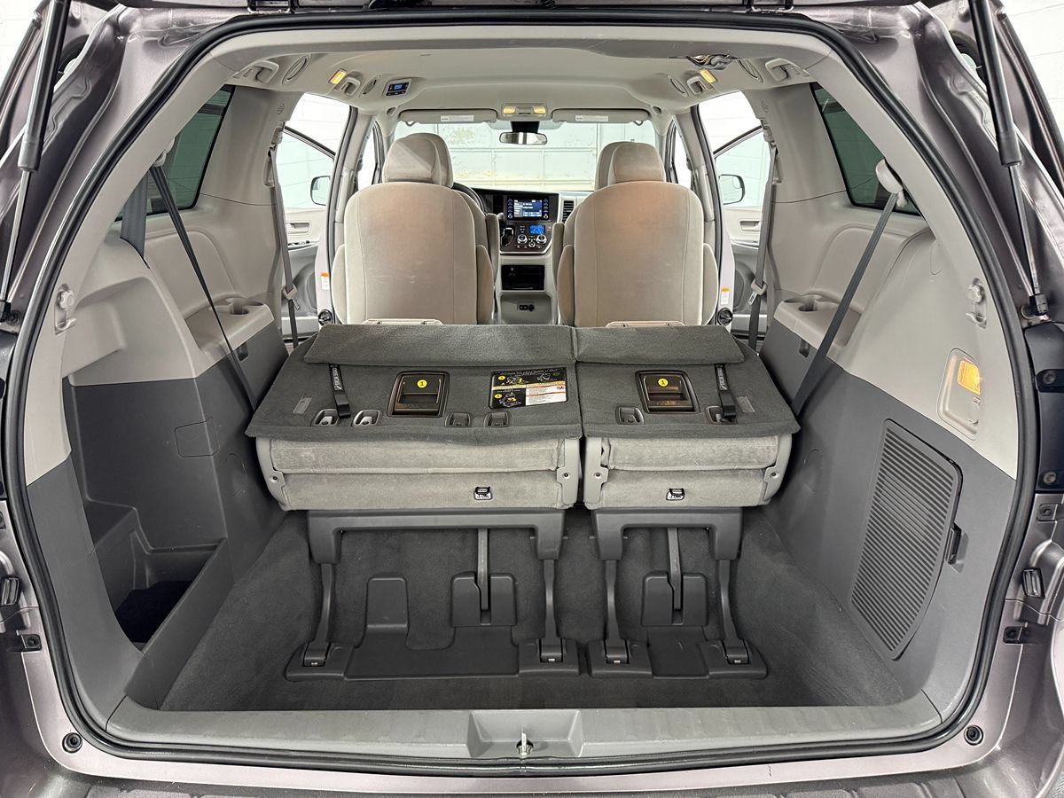 Used 2019 Toyota Sienna L FWD image 22