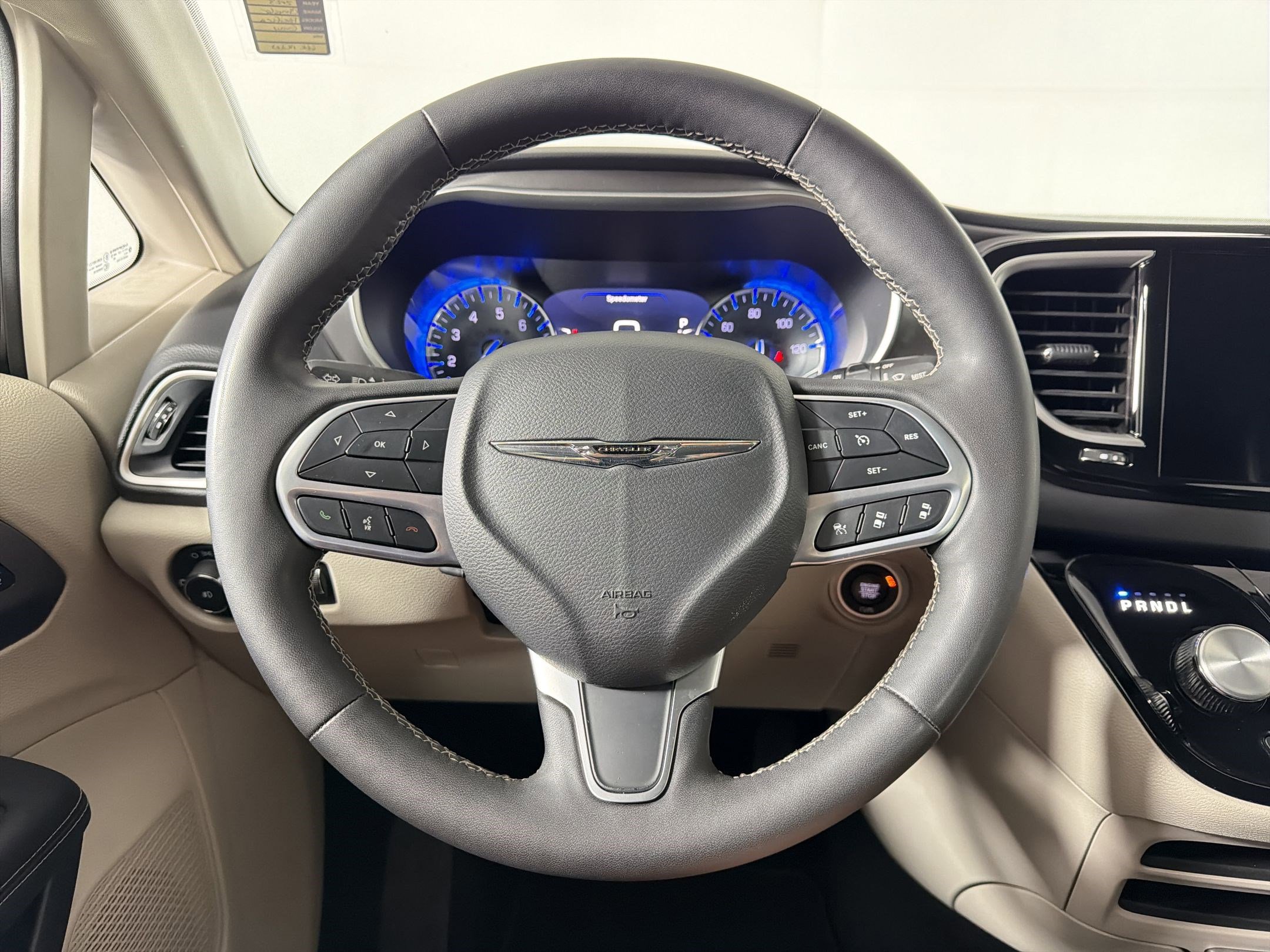 Used 2023 Chrysler Pacifica Touring-L FWD image 14