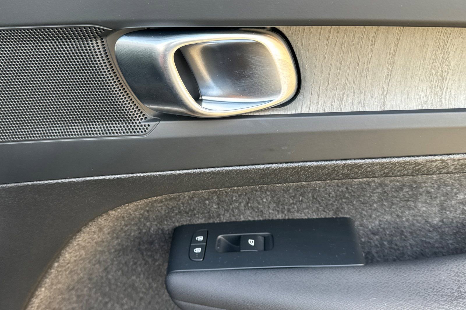 Used 2024 Volvo XC40 B5 Plus w/ Climate Package image 19