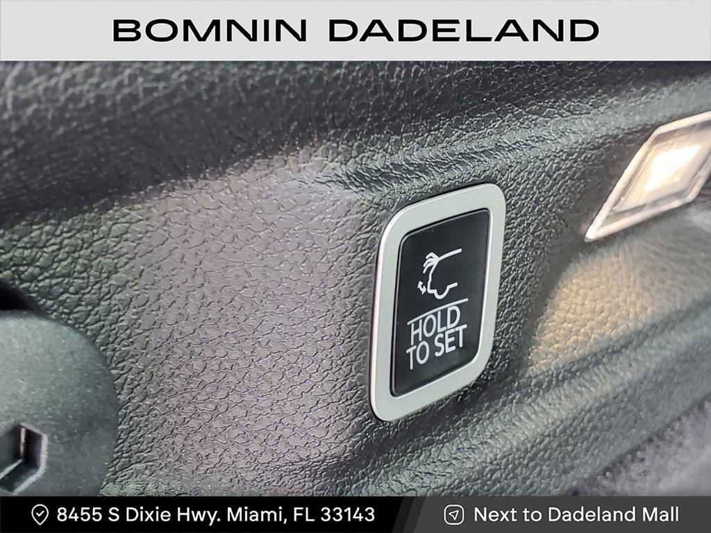 Used 2025 Jeep Grand Cherokee L Summit image 9