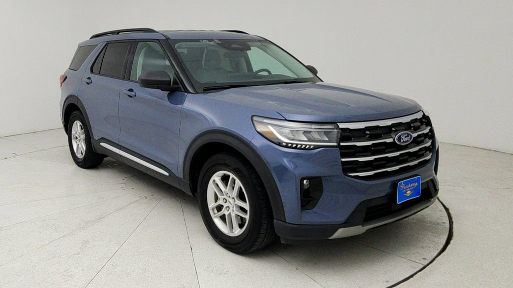 Used 2025 Ford Explorer Active w/ Active Comfort Package RWD image 1