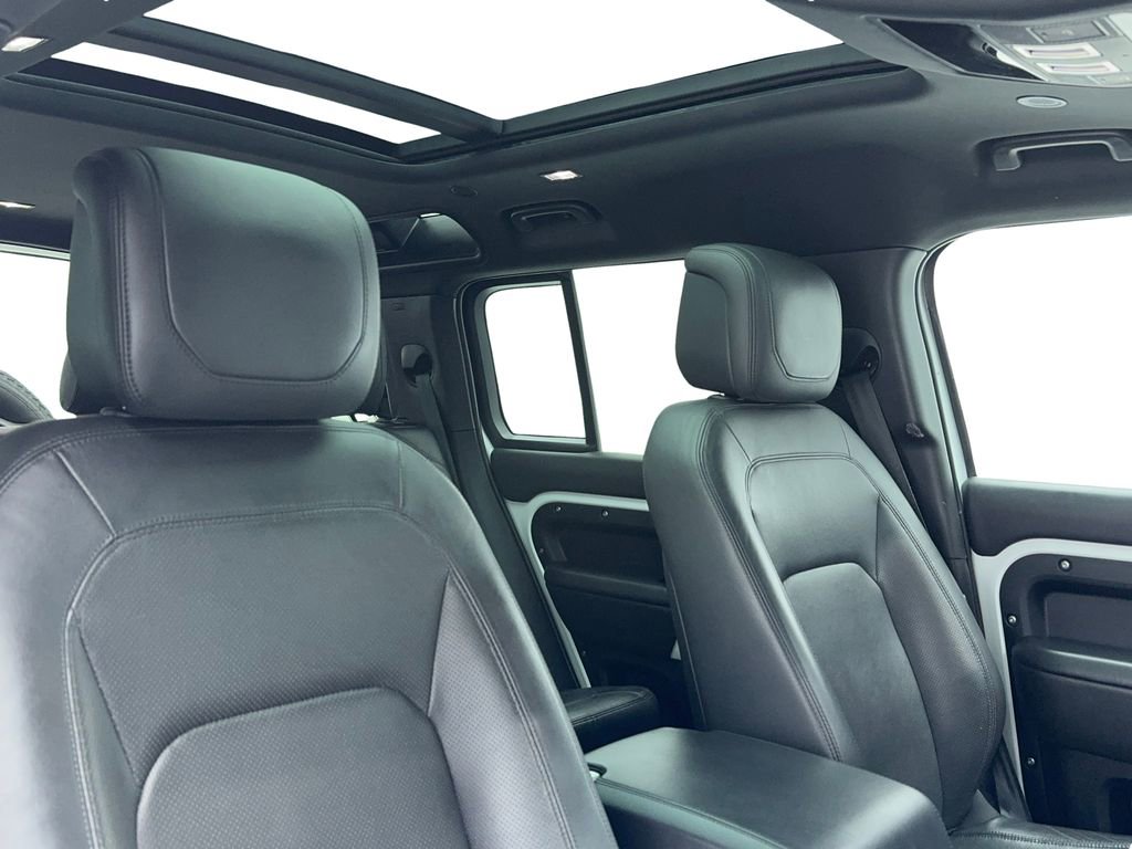 Used 2024 Land Rover Defender 110 S image 46