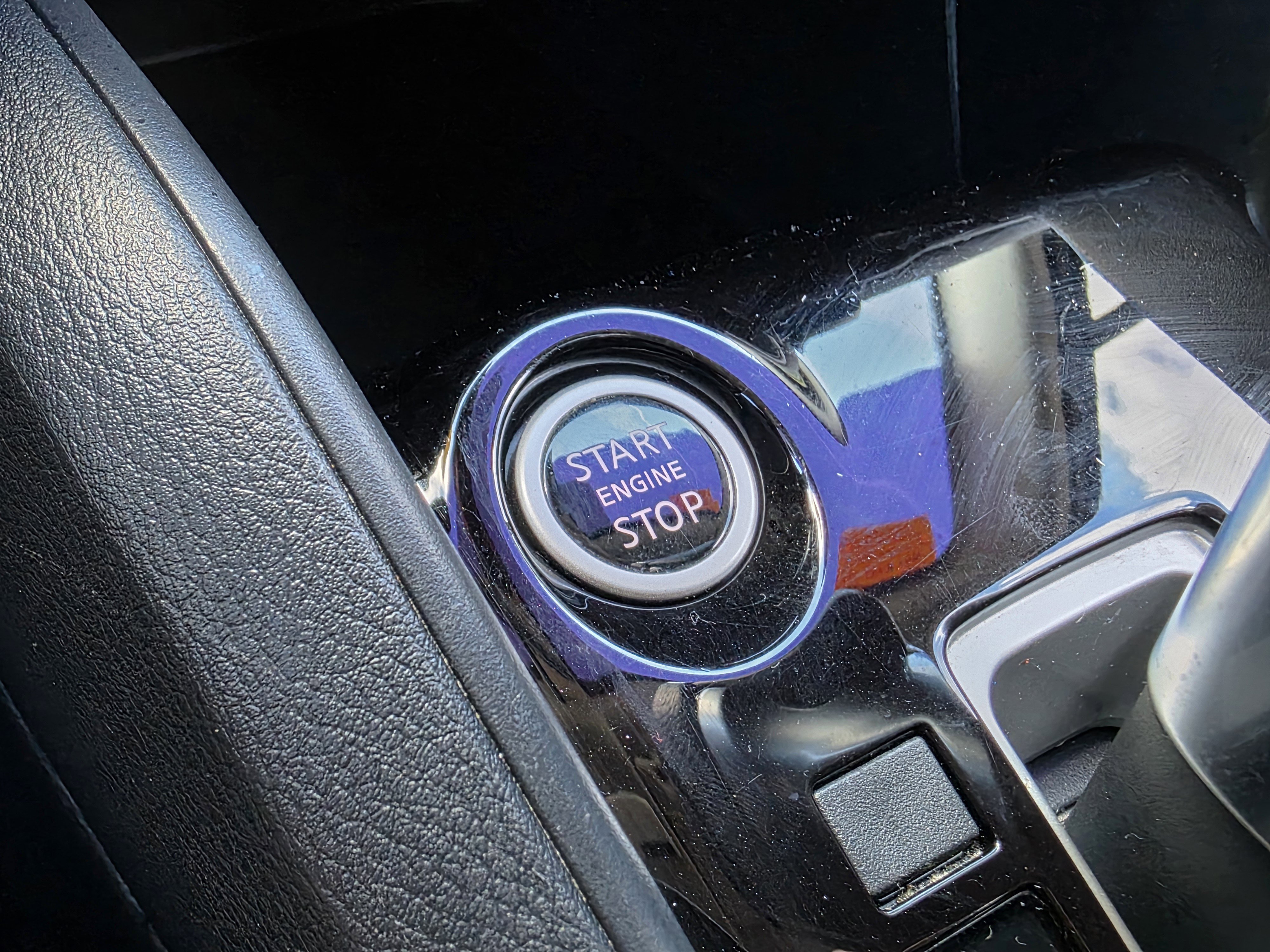 Used 2020 Nissan Versa SR w/ Convenience Package image 22