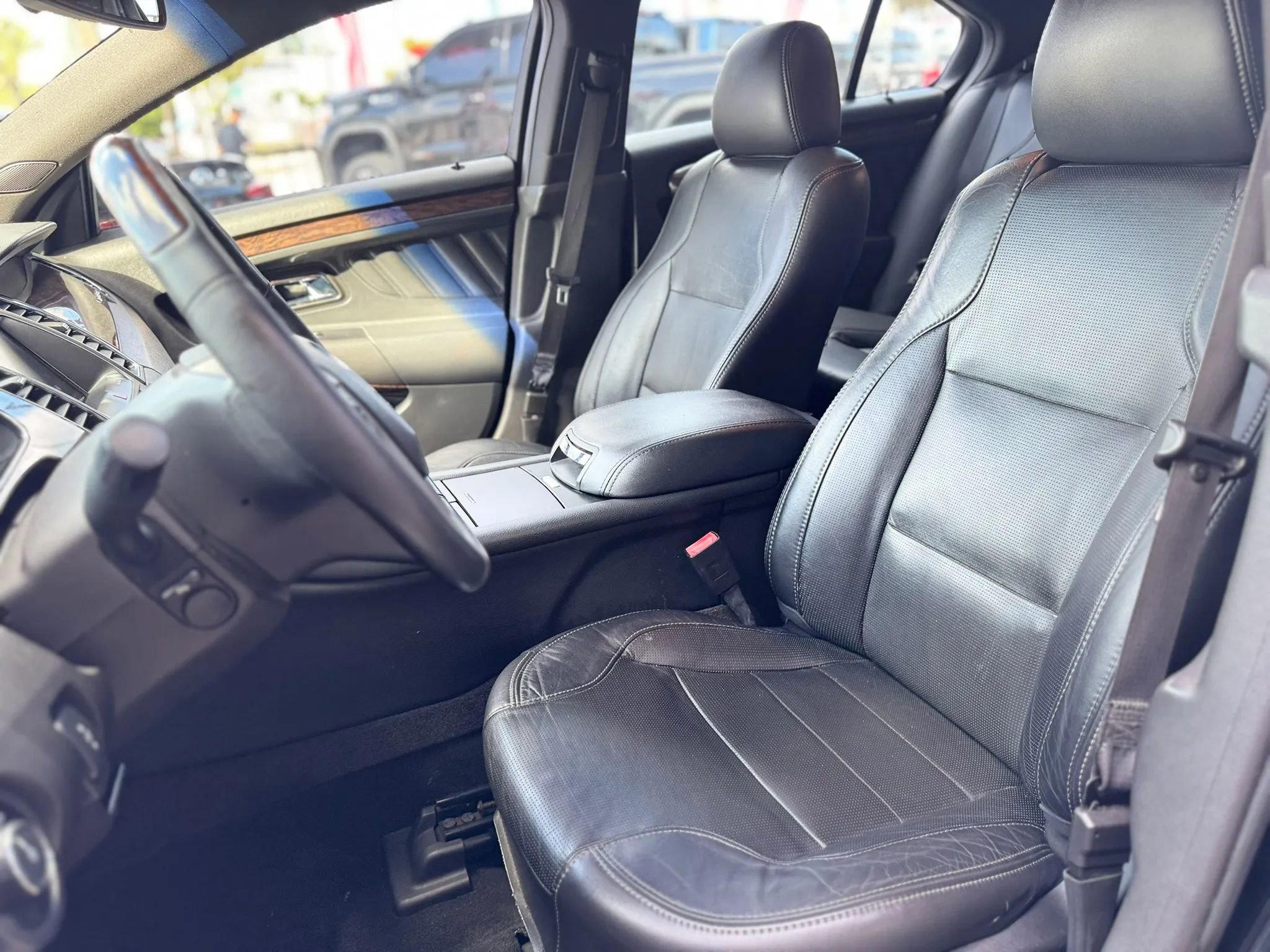 Used 2015 Ford Taurus Limited FWD image 30