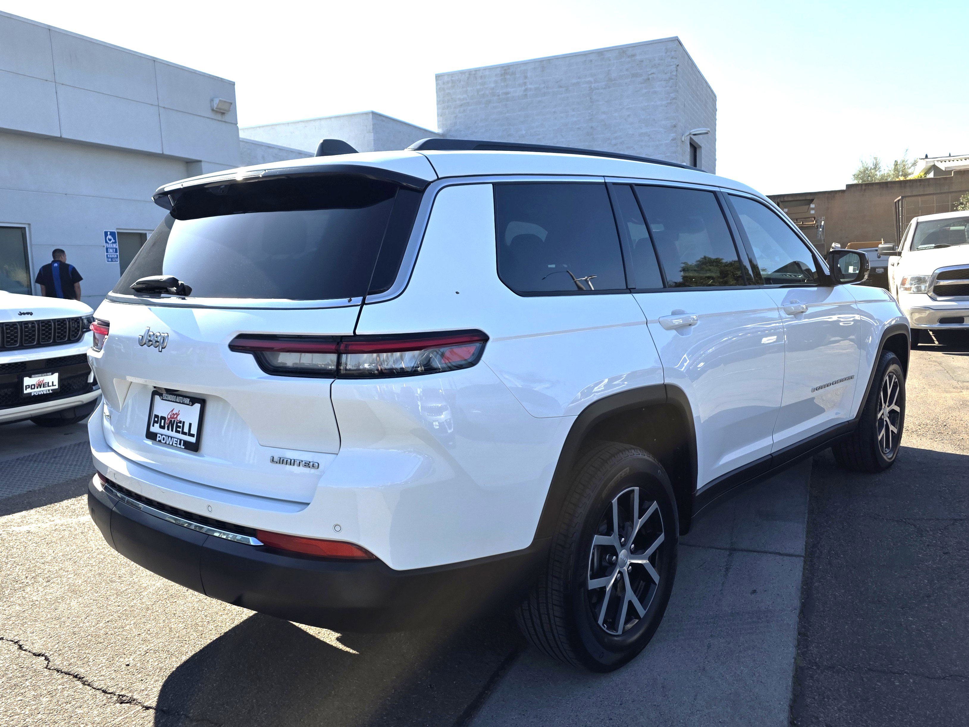 Certified 2024 Jeep Grand Cherokee L Limited w/ Luxury Tech Group II image 5