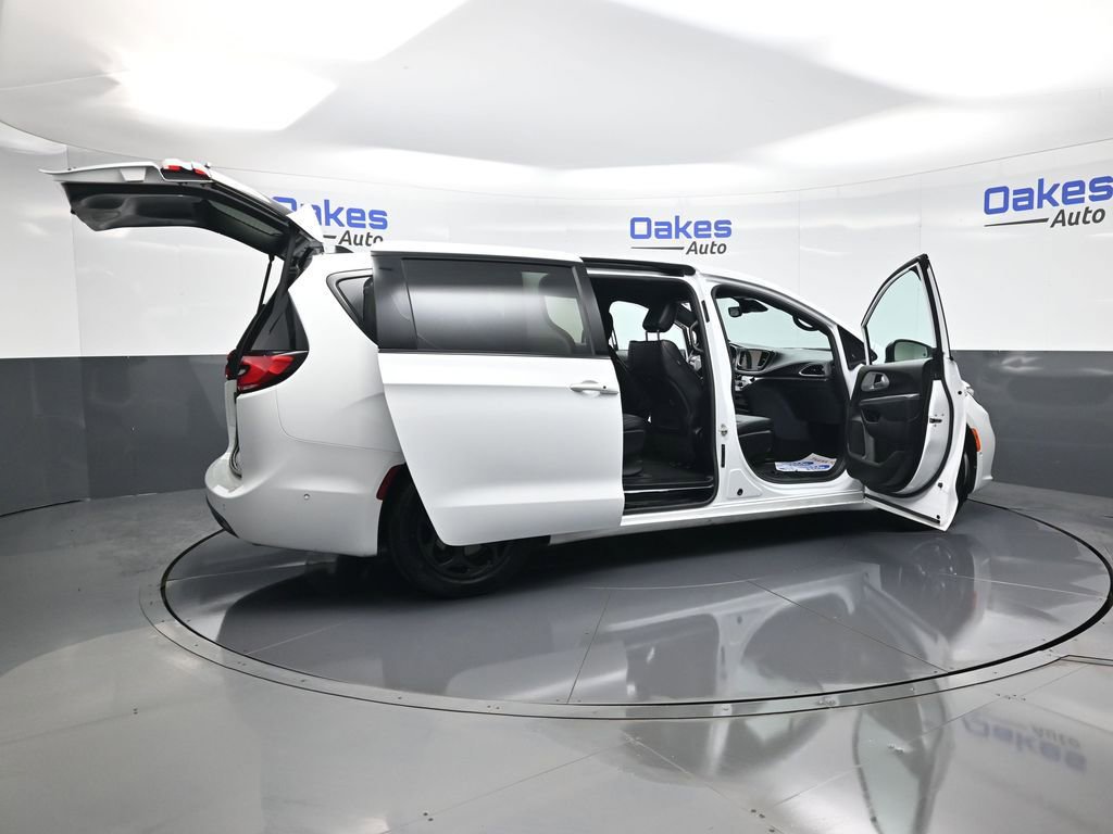 Used 2024 Chrysler Pacifica Select image 55