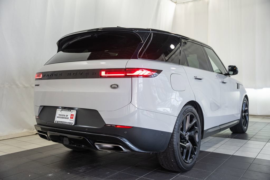 Used 2023 Land Rover Range Rover Sport SE image 4