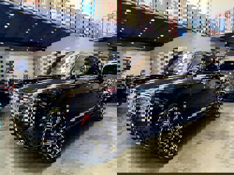 Used 2026 Rolls-Royce Cullinan image 2