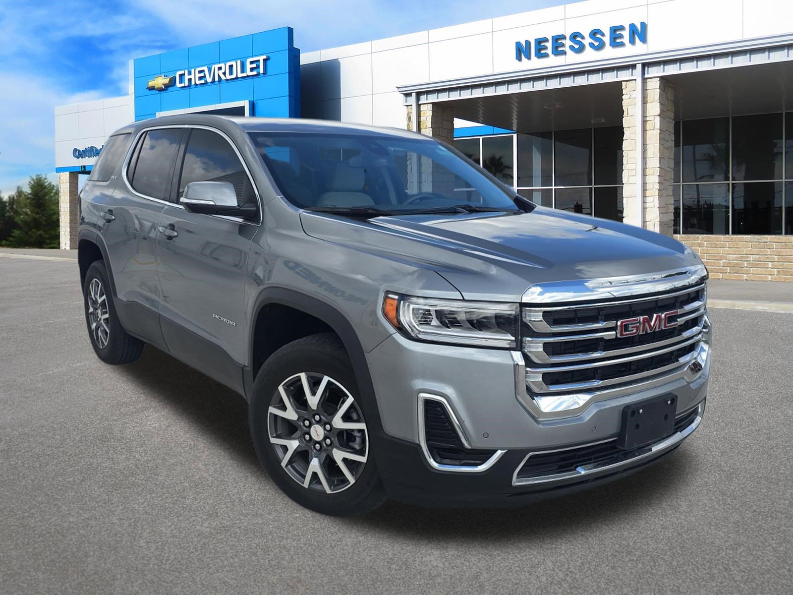 Used 2023 GMC Acadia SLE w/ LPO, Floor Liner Package