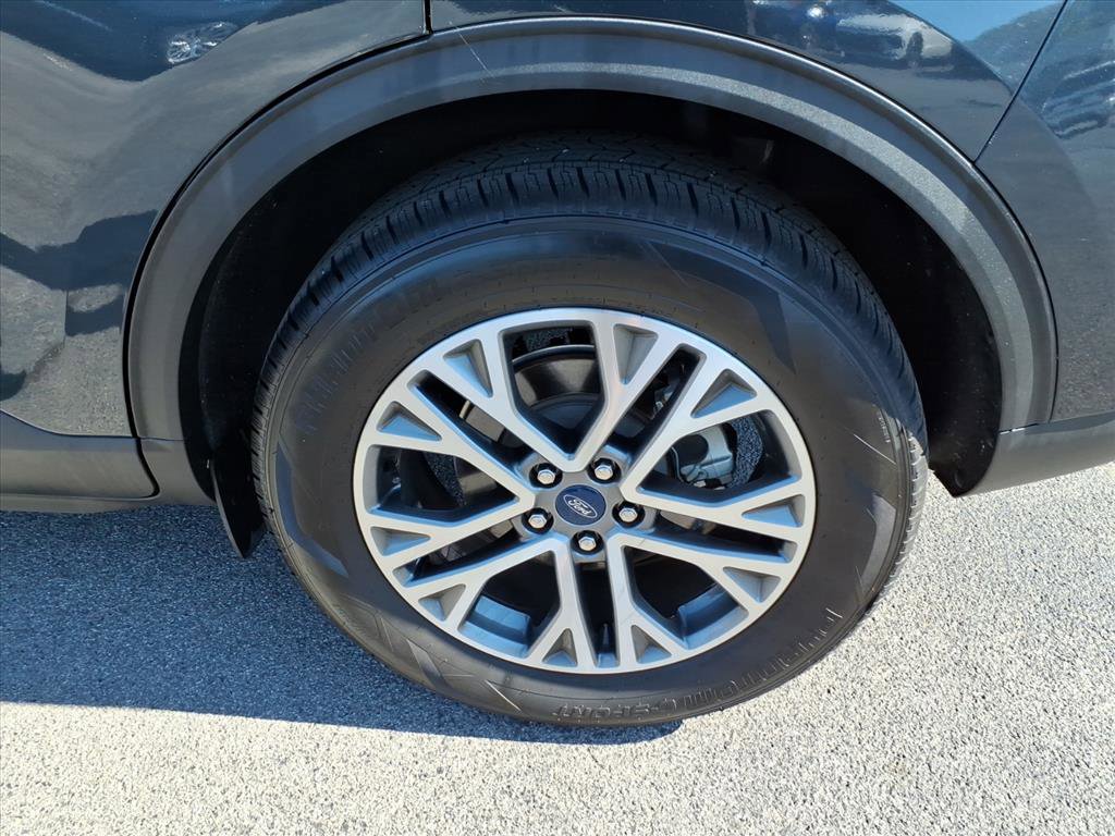 Used 2022 Ford Escape SEL w/ Technology Package AWD/4WD image 4